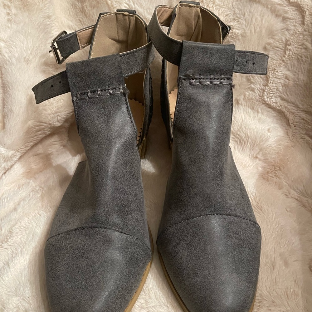 Elegant Gray Ankle Boots with Buckle Strap